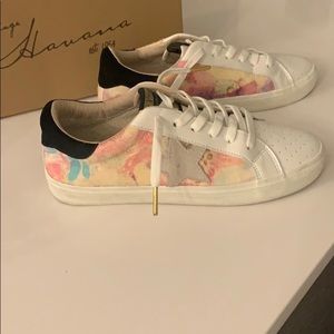Size 8 Vintage Havana Sneakers